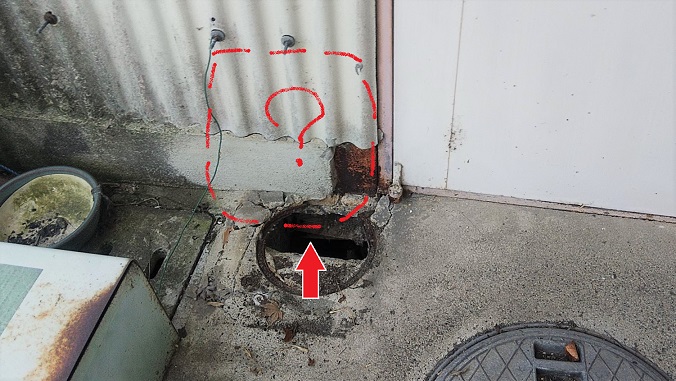 滋賀県甲賀市甲南町で外壁の内部に営巣したヒメスズメバチの蜂の巣駆除