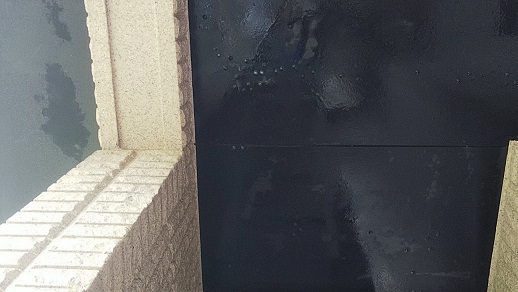 滋賀県甲賀市甲賀町で玄関ポーチの吹抜天井に営巣したキイロスズメバチの蜂の巣駆除
